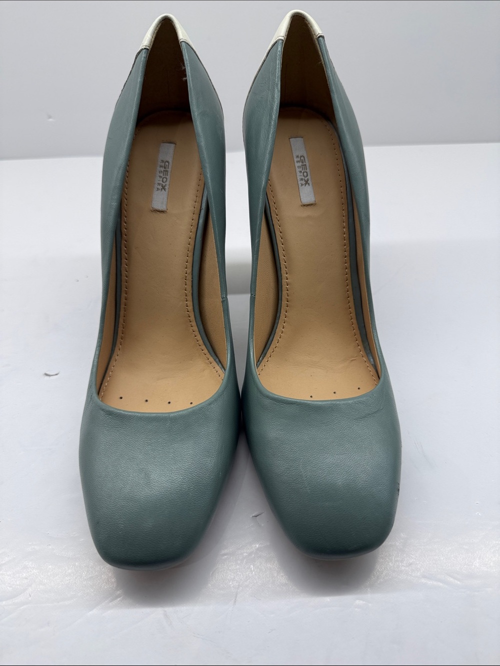 Geox Women's Sage Green Leather Pumps